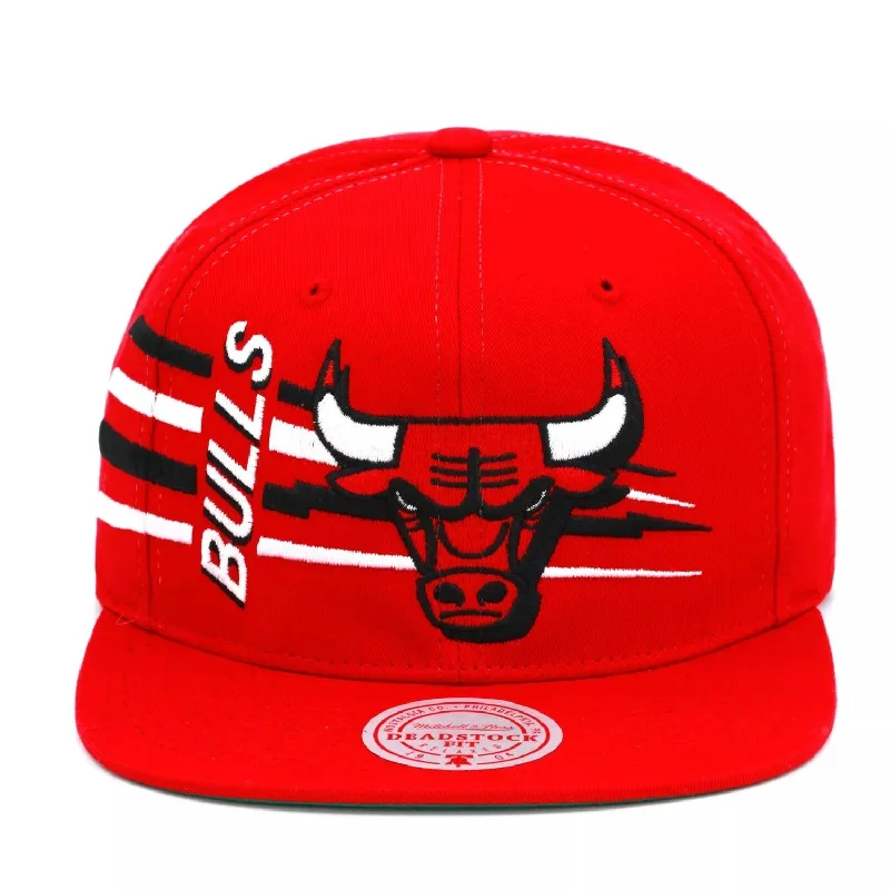 Men's Nba Retro Bolt Deadstock Snapback Hwc Bulls Hat In Red